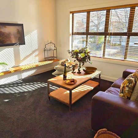 Apartment 2 - Haddin Court - Stunning Executive Бленхайм Екстериор снимка