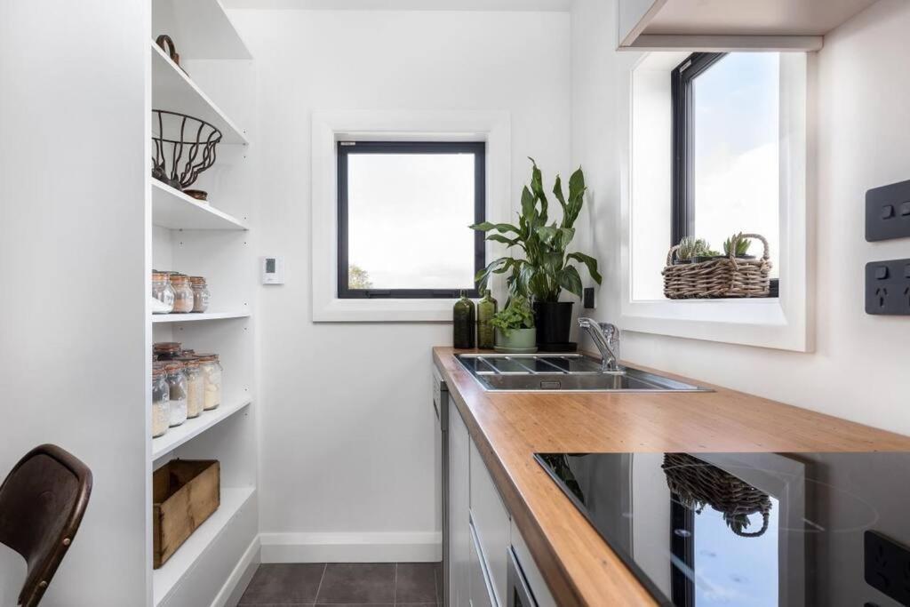 Apartment 2 - Haddin Court - Stunning Executive Бленхайм Екстериор снимка