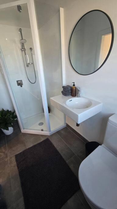Apartment 2 - Haddin Court - Stunning Executive Бленхайм Екстериор снимка