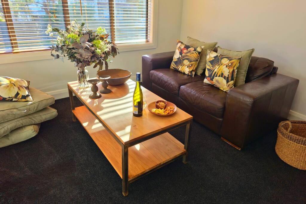 Apartment 2 - Haddin Court - Stunning Executive Бленхайм Екстериор снимка