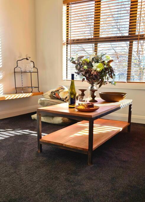 Apartment 2 - Haddin Court - Stunning Executive Бленхайм Екстериор снимка
