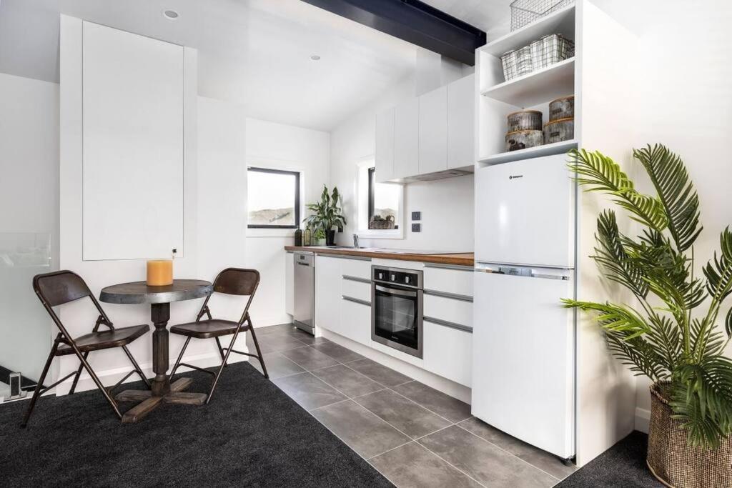 Apartment 2 - Haddin Court - Stunning Executive Бленхайм Екстериор снимка