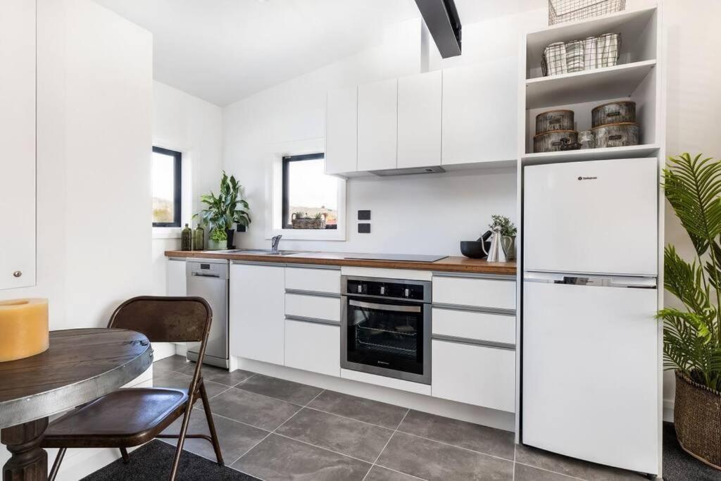 Apartment 2 - Haddin Court - Stunning Executive Бленхайм Екстериор снимка
